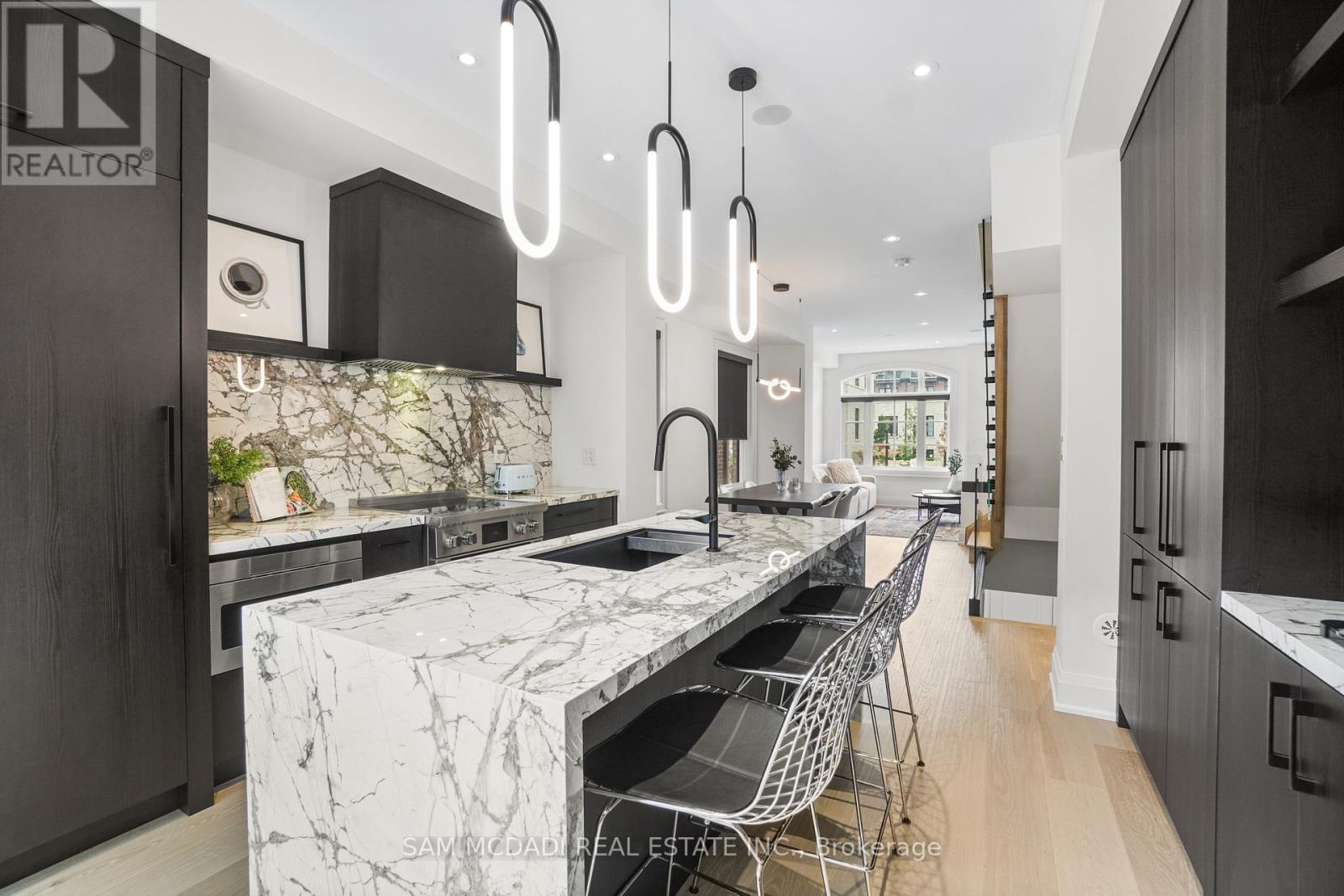 24 - 10 Lunar Crescent, Mississauga, Ontario  L5M 2P6 - Photo 2 - W12516932