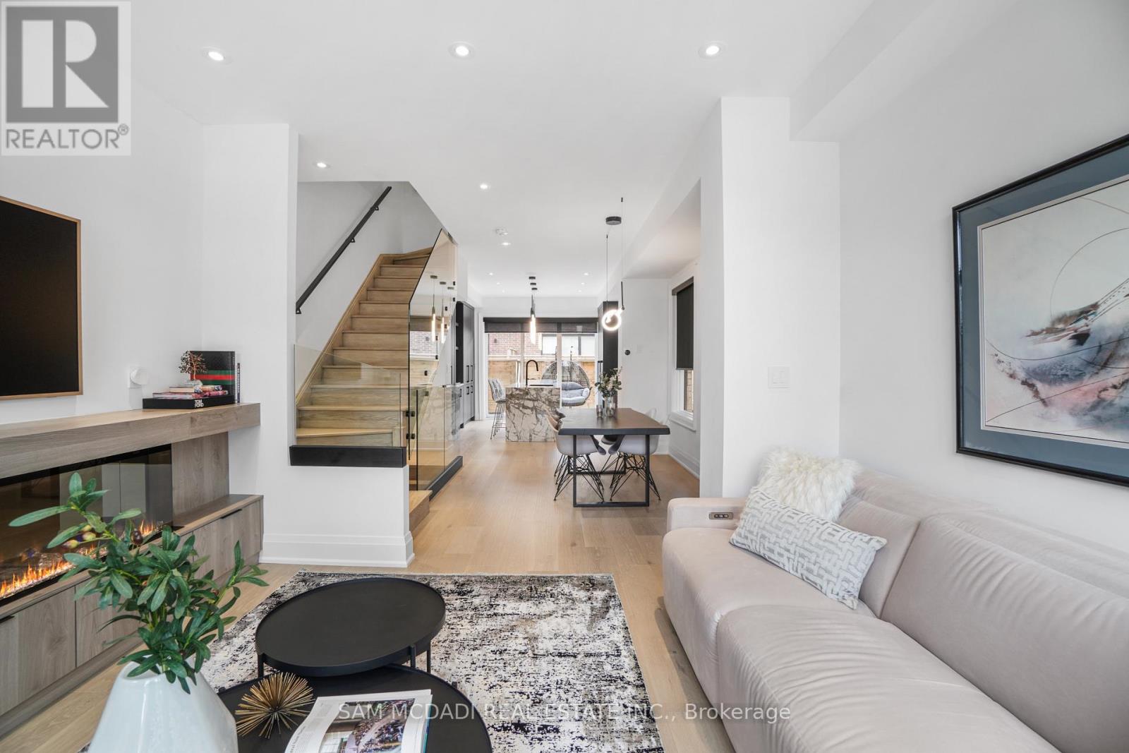 24 - 10 Lunar Crescent, Mississauga, Ontario  L5M 2P6 - Photo 3 - W12516932