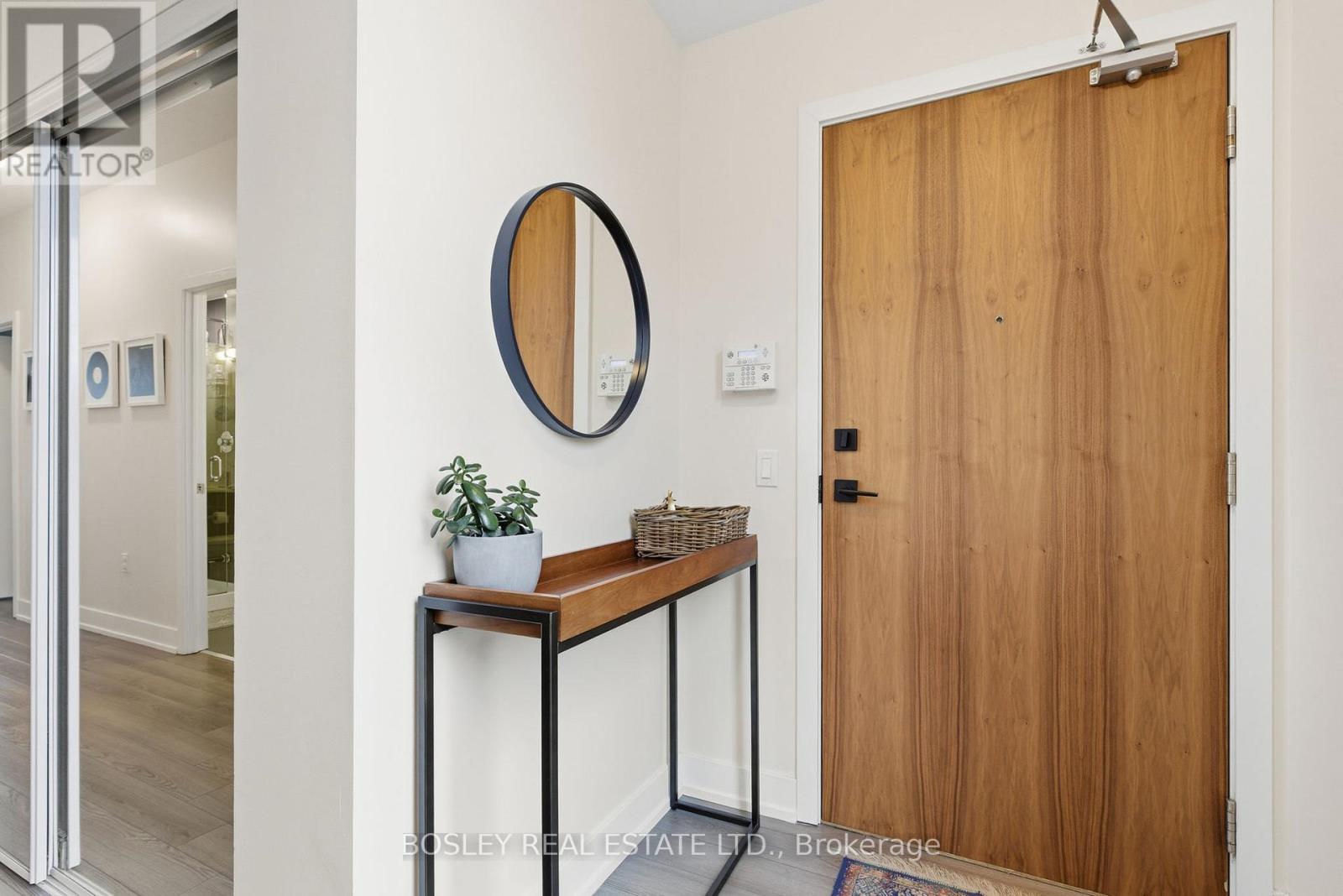 501 - 8 Ann Street, Mississauga, Ontario  L5G 3E6 - Photo 2 - W12516948