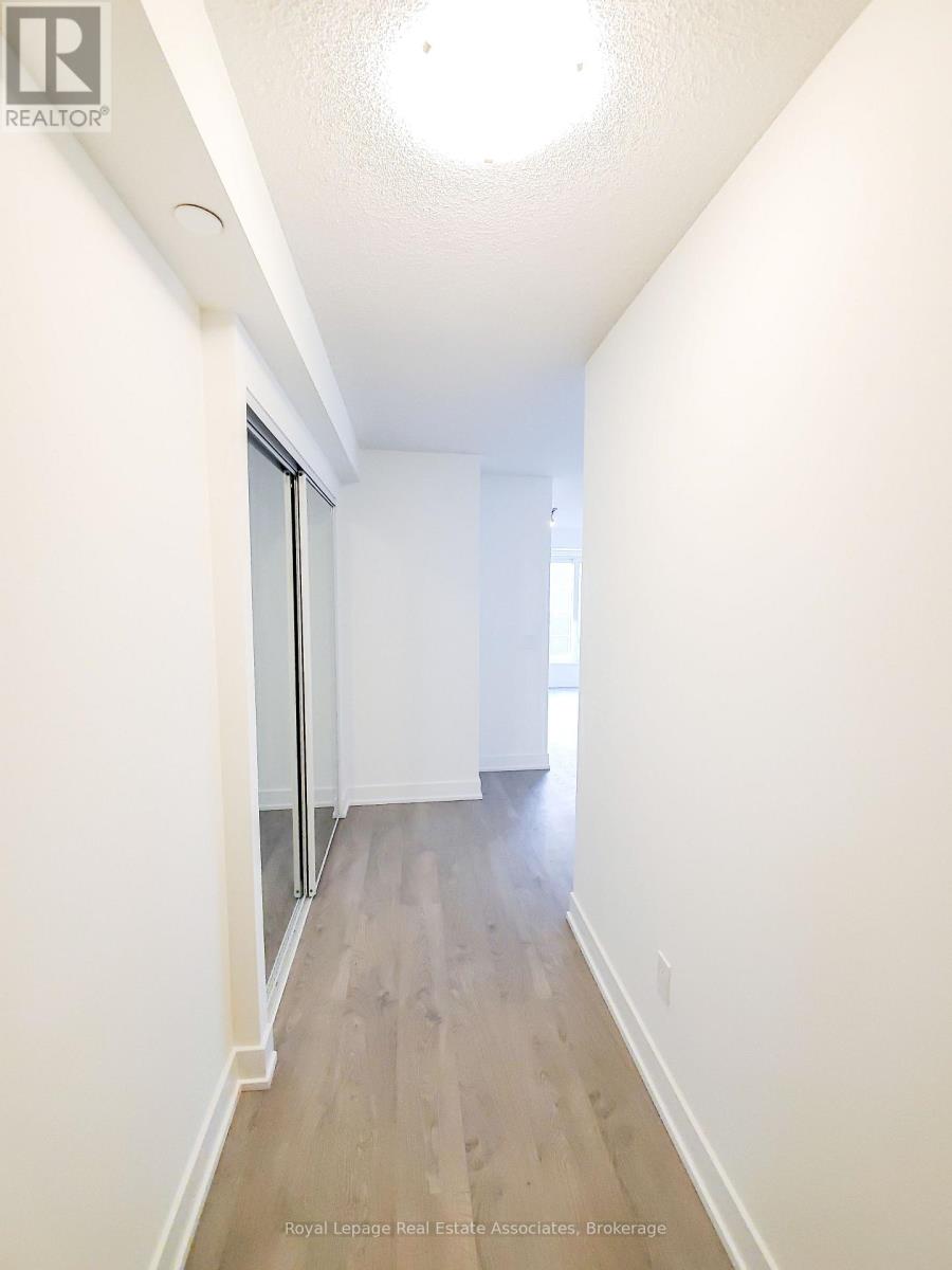 2426 - 9 Mabelle Avenue, Toronto, Ontario  M9A 0E1 - Photo 2 - W12516990