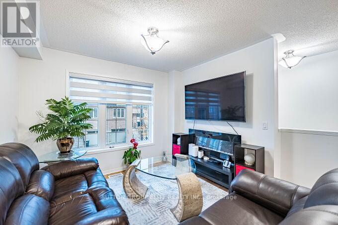 5055 Heatherleigh Avenue, Mississauga, Ontario  L5V 2R9 - Photo 11 - W12517020