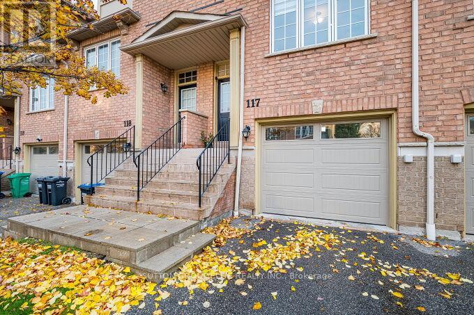 5055 Heatherleigh Avenue, Mississauga, Ontario  L5V 2R9 - Photo 2 - W12517020