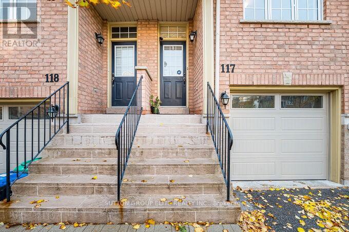 5055 Heatherleigh Avenue, Mississauga, Ontario  L5V 2R9 - Photo 3 - W12517020