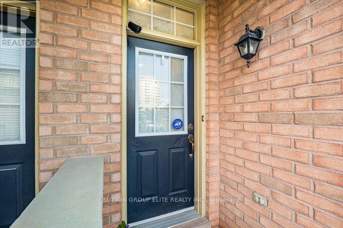 5055 Heatherleigh Avenue, Mississauga, Ontario  L5V 2R9 - Photo 4 - W12517020