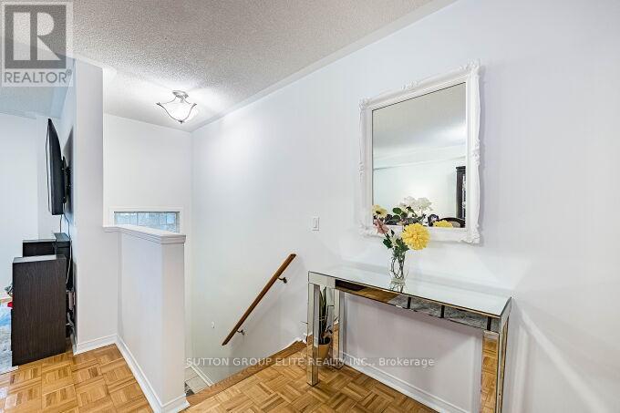 5055 Heatherleigh Avenue, Mississauga, Ontario  L5V 2R9 - Photo 7 - W12517020