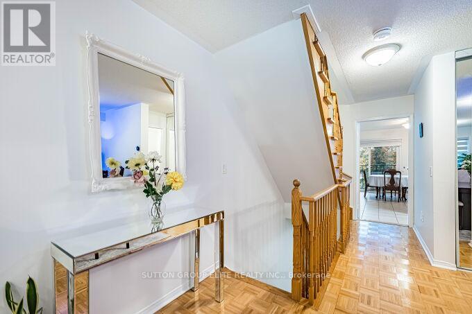 5055 Heatherleigh Avenue, Mississauga, Ontario  L5V 2R9 - Photo 9 - W12517020