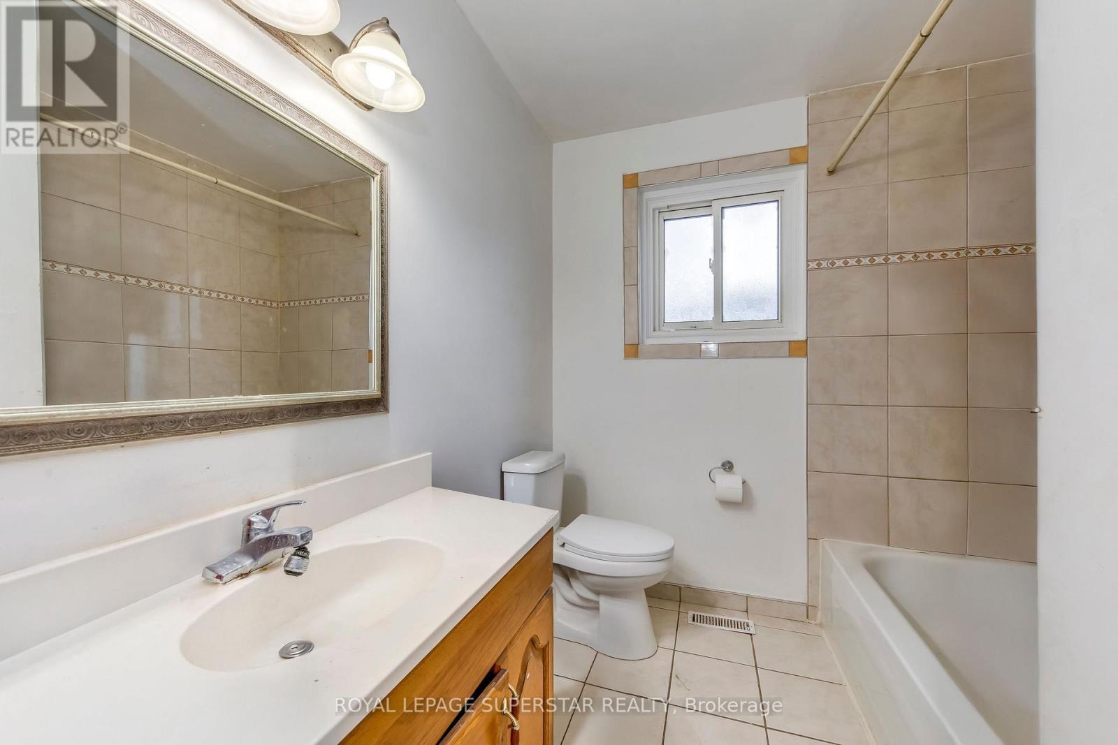 8 Midhurst Drive, Toronto, Ontario  M9V 1Z7 - Photo 14 - W12517022