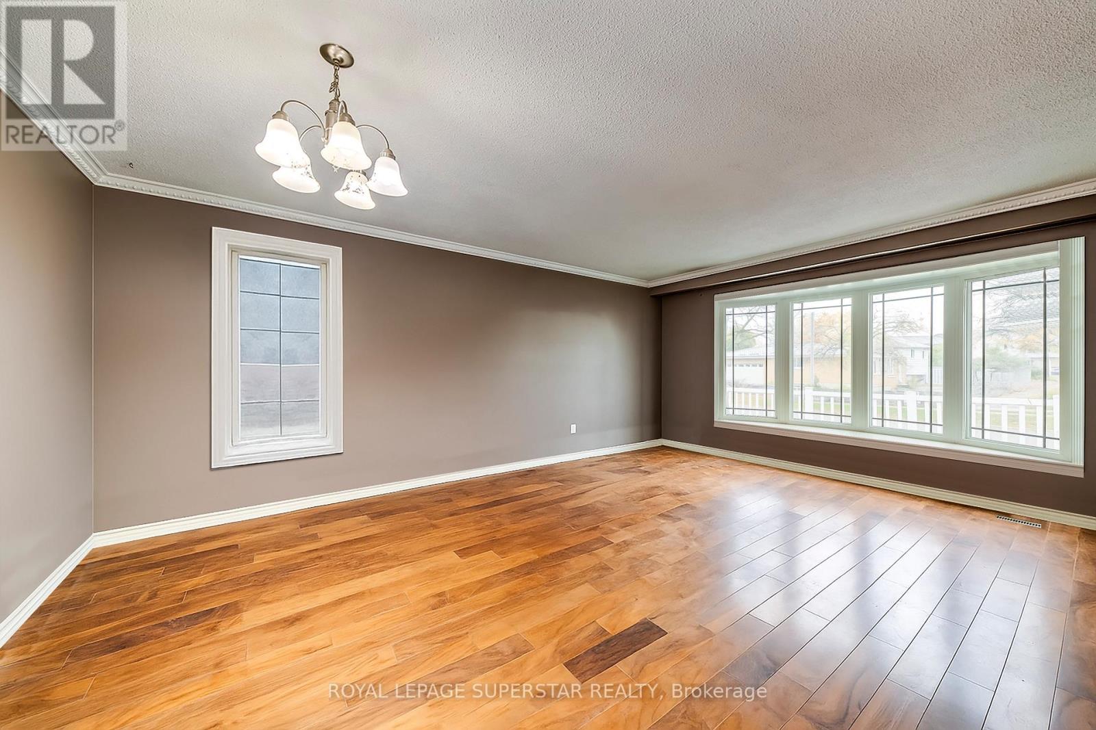 8 Midhurst Drive, Toronto, Ontario  M9V 1Z7 - Photo 2 - W12517022