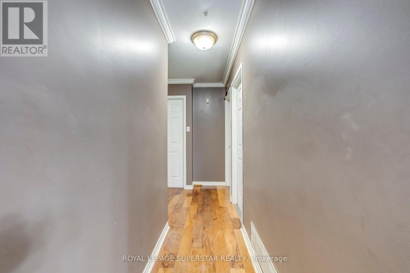 8 Midhurst Drive, Toronto, Ontario  M9V 1Z7 - Photo 7 - W12517022