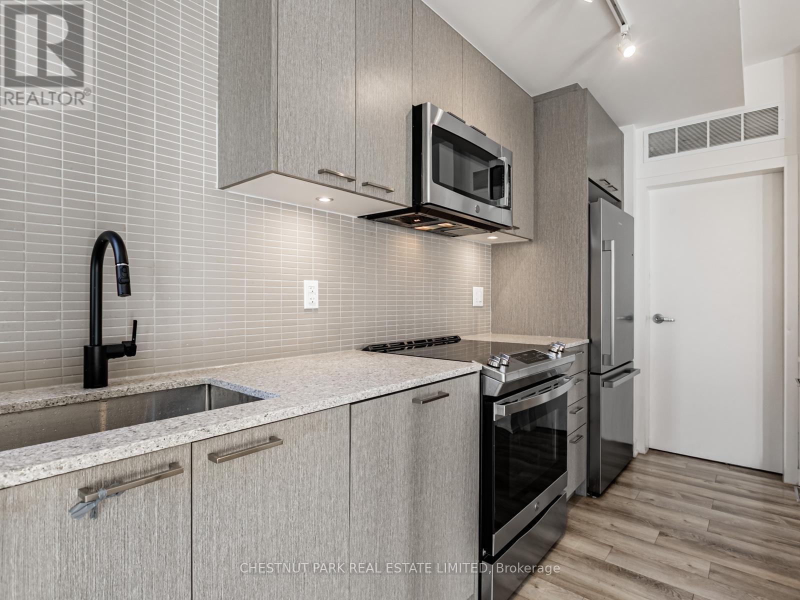 Th4 - 30 Ed Clark Gardens, Toronto (Weston-Pellam Park), Ontario  M6N 0B5 - Photo 11 - W12517024