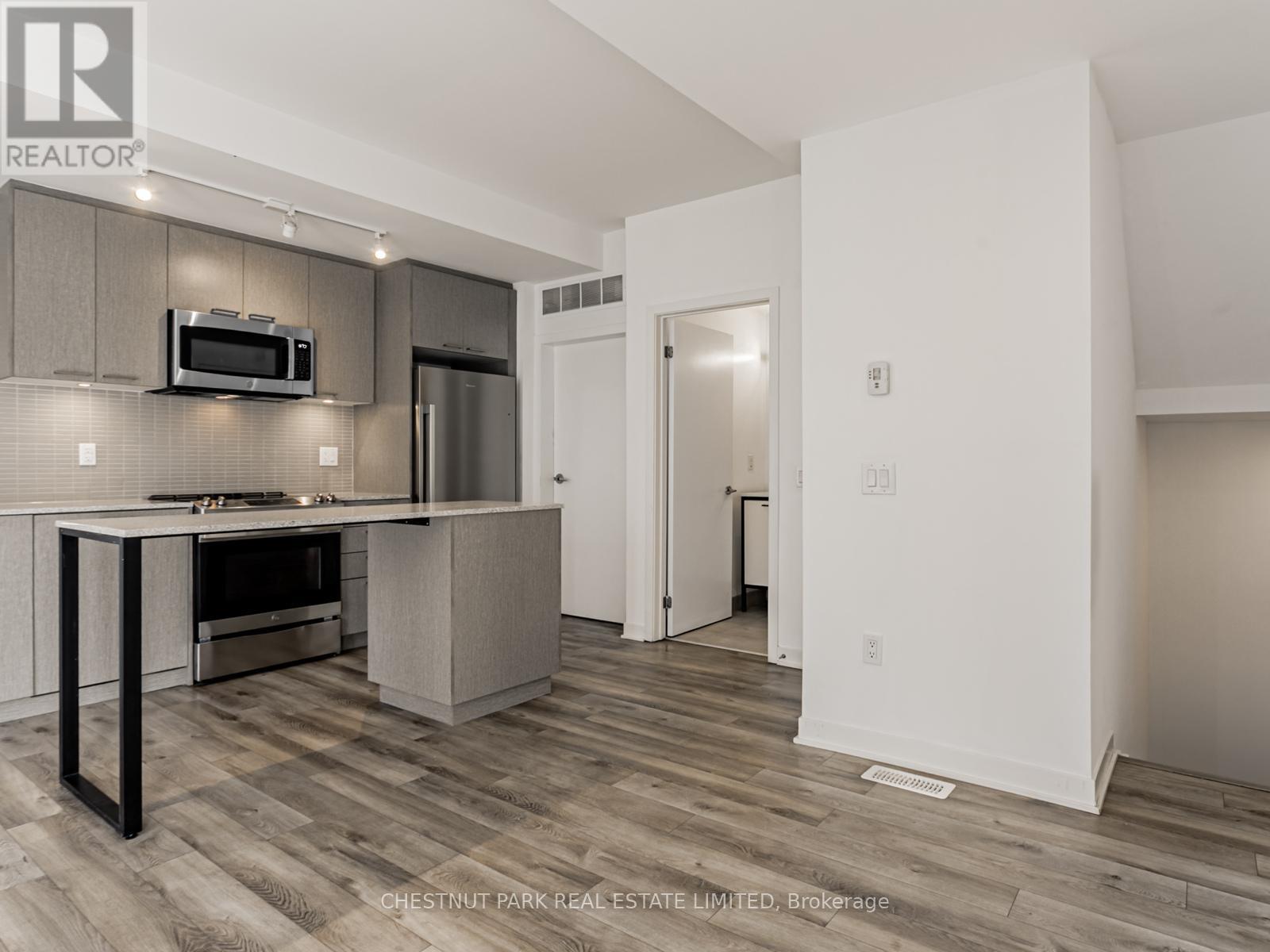 Th4 - 30 Ed Clark Gardens, Toronto (Weston-Pellam Park), Ontario  M6N 0B5 - Photo 18 - W12517024