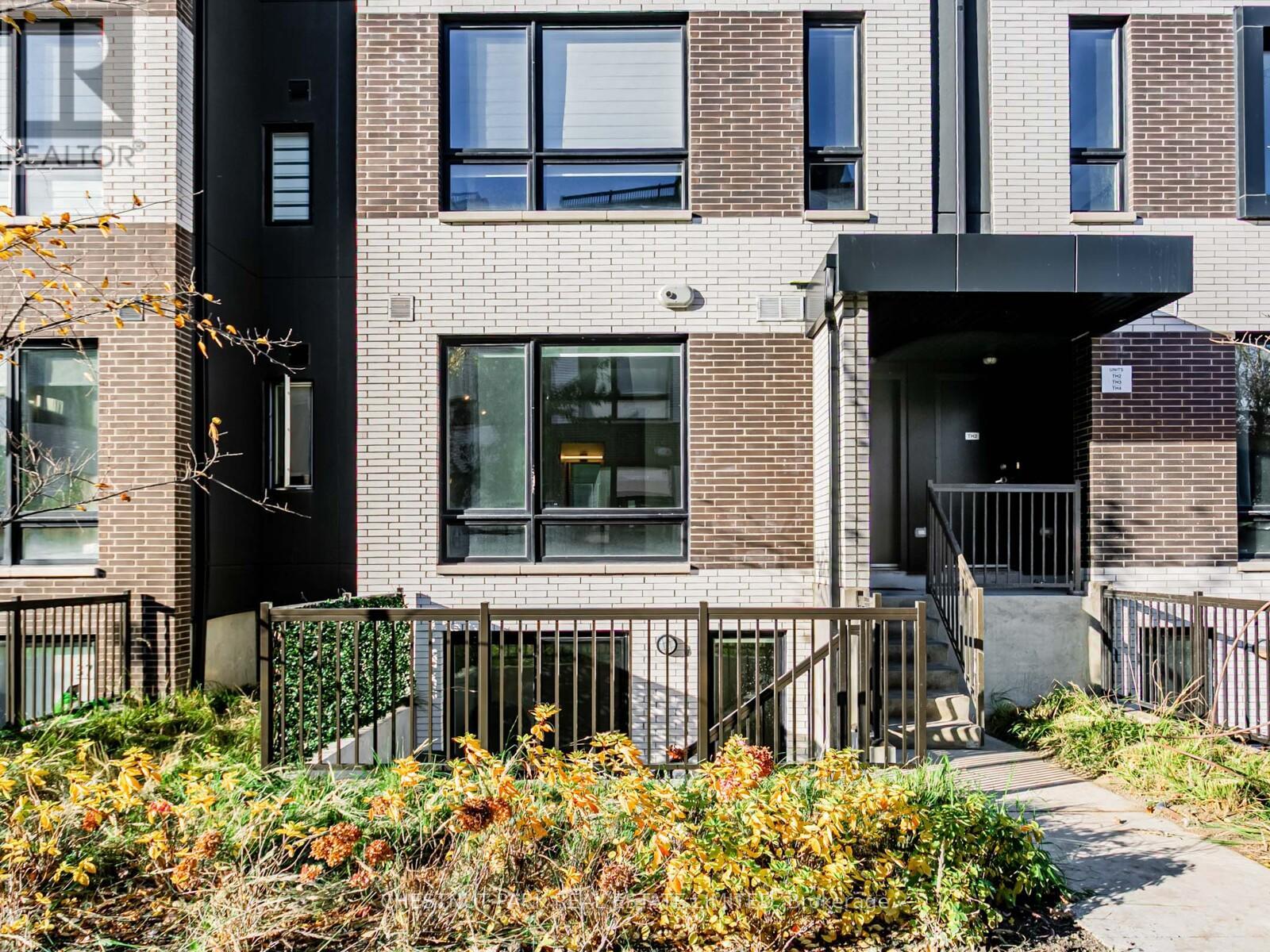 Th4 - 30 Ed Clark Gardens, Toronto (Weston-Pellam Park), Ontario  M6N 0B5 - Photo 2 - W12517024