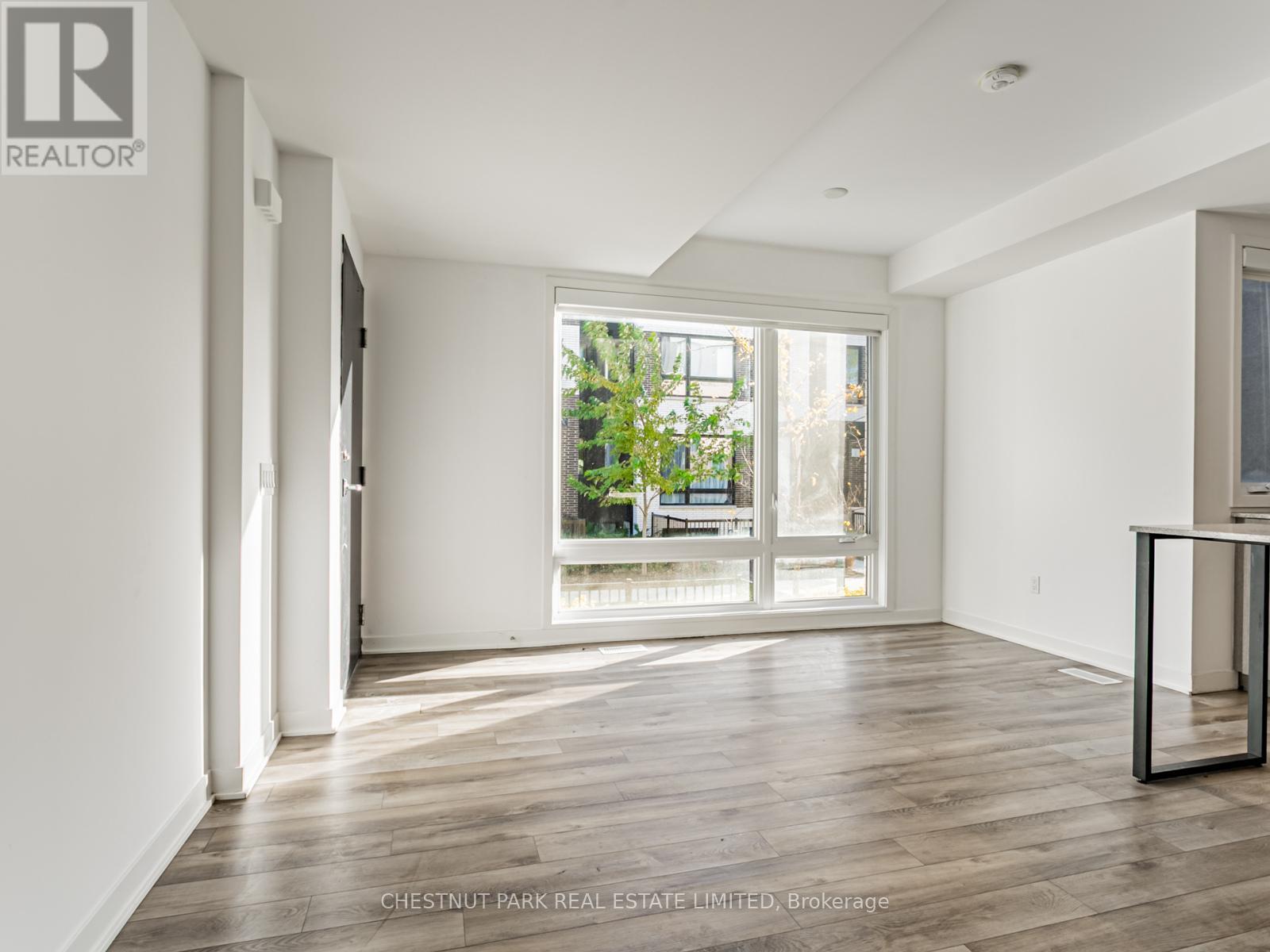 Th4 - 30 Ed Clark Gardens, Toronto (Weston-Pellam Park), Ontario  M6N 0B5 - Photo 4 - W12517024