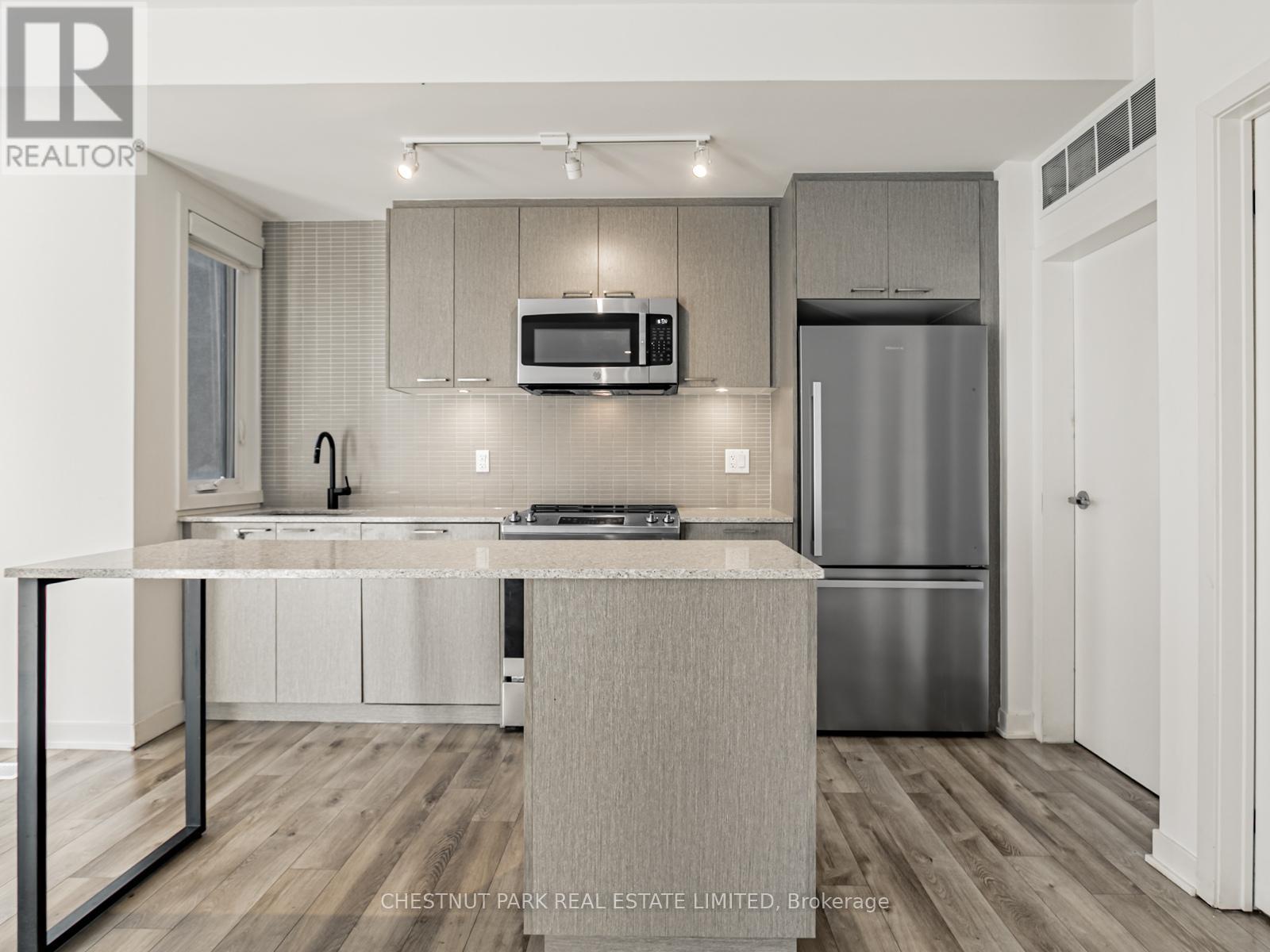 Th4 - 30 Ed Clark Gardens, Toronto (Weston-Pellam Park), Ontario  M6N 0B5 - Photo 6 - W12517024