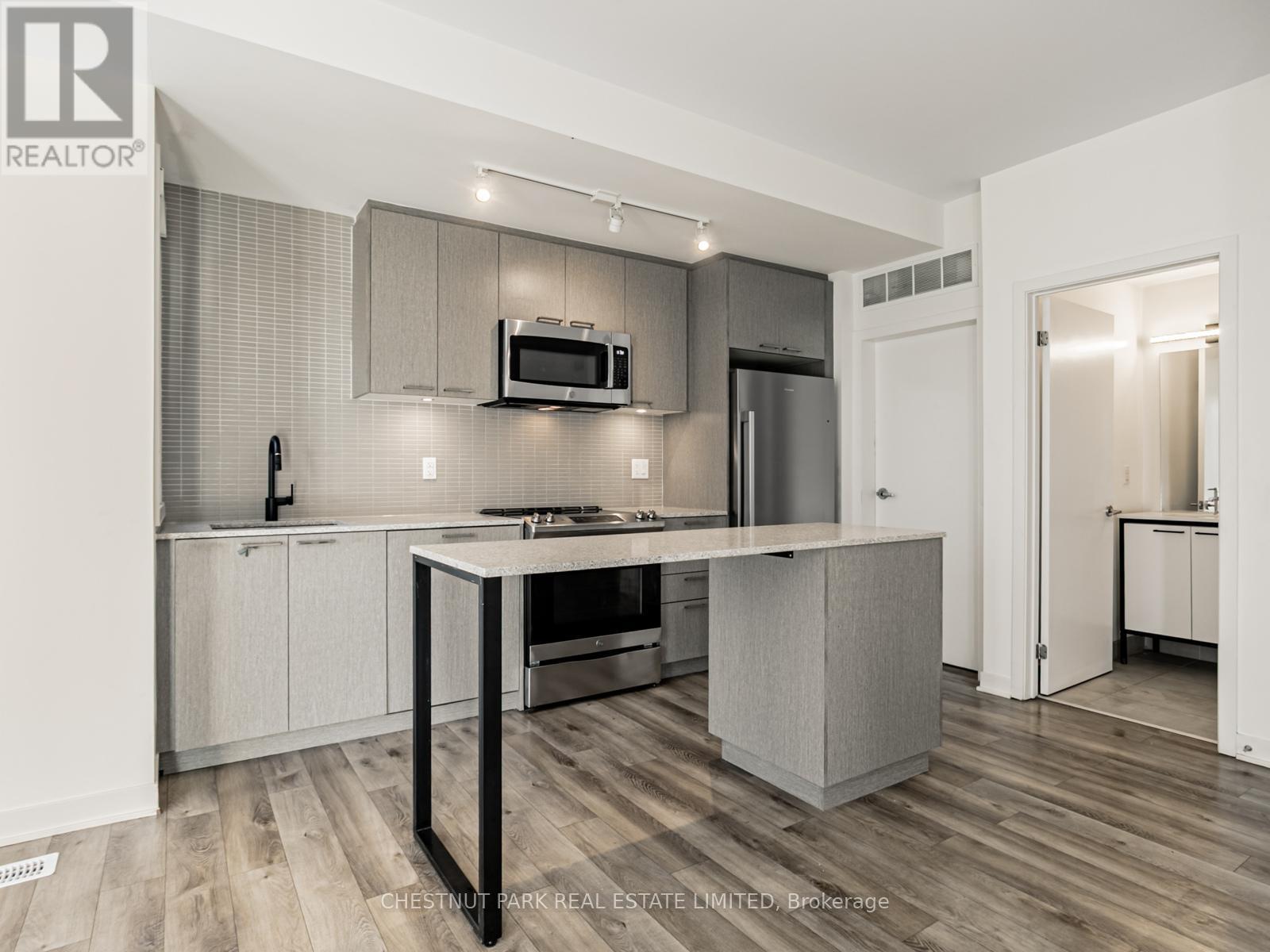 Th4 - 30 Ed Clark Gardens, Toronto (Weston-Pellam Park), Ontario  M6N 0B5 - Photo 7 - W12517024