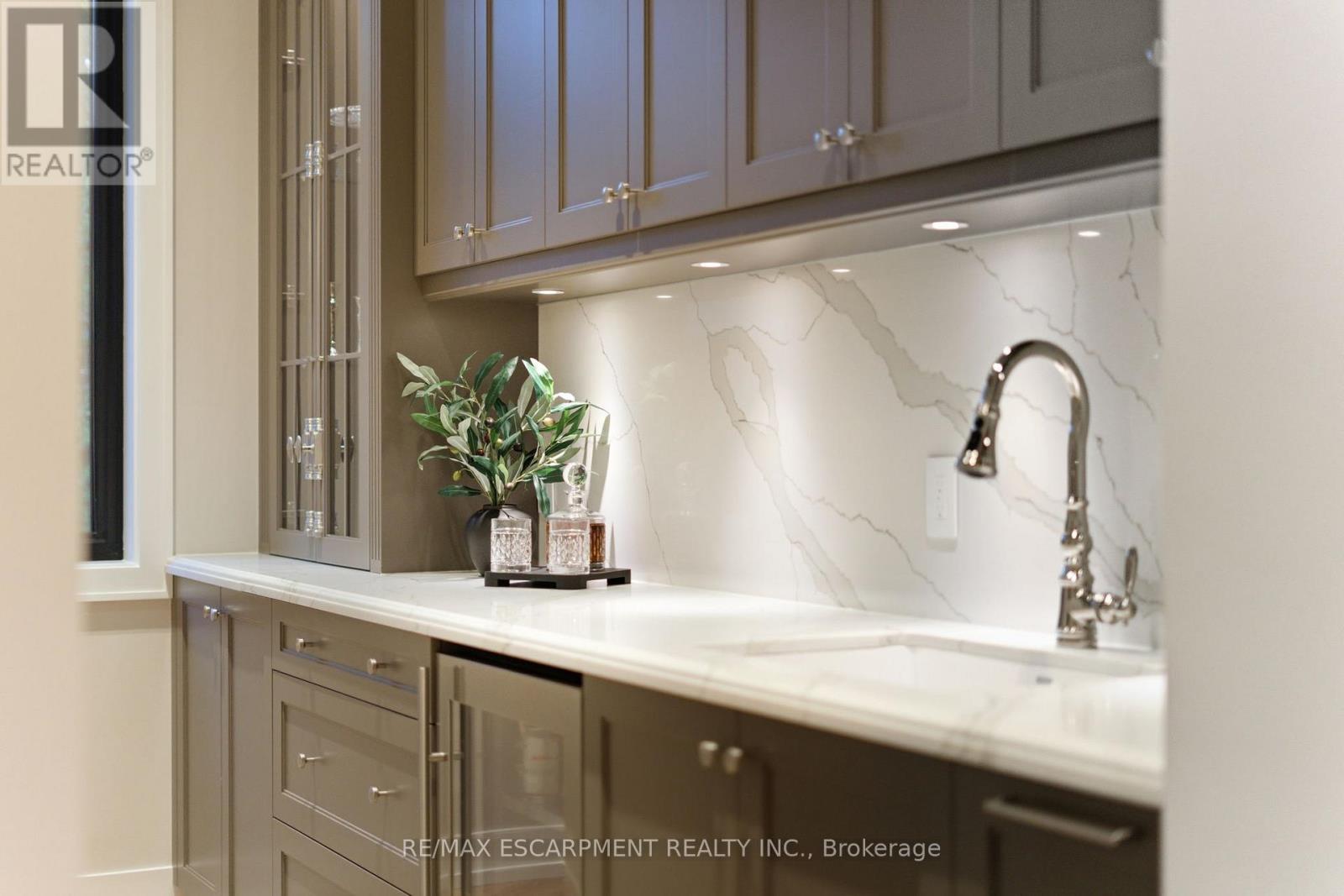 1380 Birchwood Heights Drive, Mississauga, Ontario  L5G 2Y2 - Photo 12 - W12517026