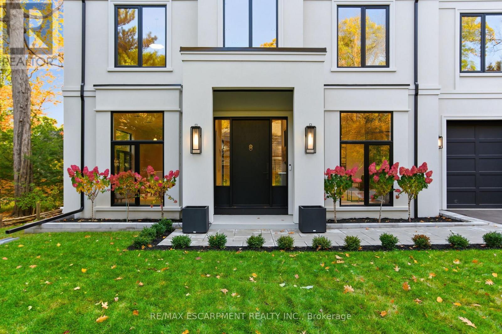 1380 Birchwood Heights Drive, Mississauga, Ontario  L5G 2Y2 - Photo 5 - W12517026