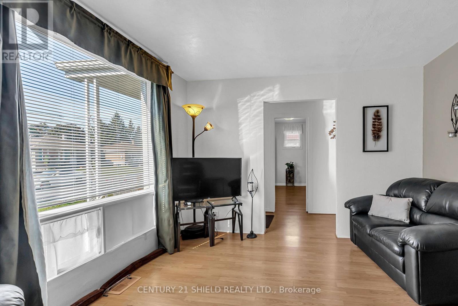 1201 Daly Avenue, Cornwall, Ontario  K6J 4W1 - Photo 3 - X12517158