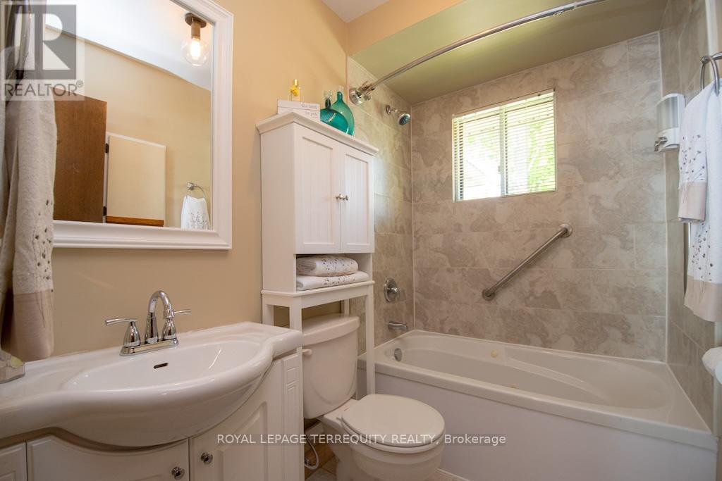 31 Alpine Street, Kawartha Lakes, Ontario  K9V 4R1 - Photo 32 - X12516744