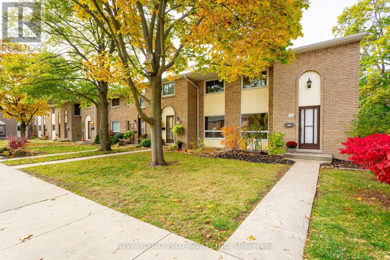 82 - 151 Gateshead Crescent, Hamilton, Ontario  L8G 3W1 - Photo 2 - X12516764