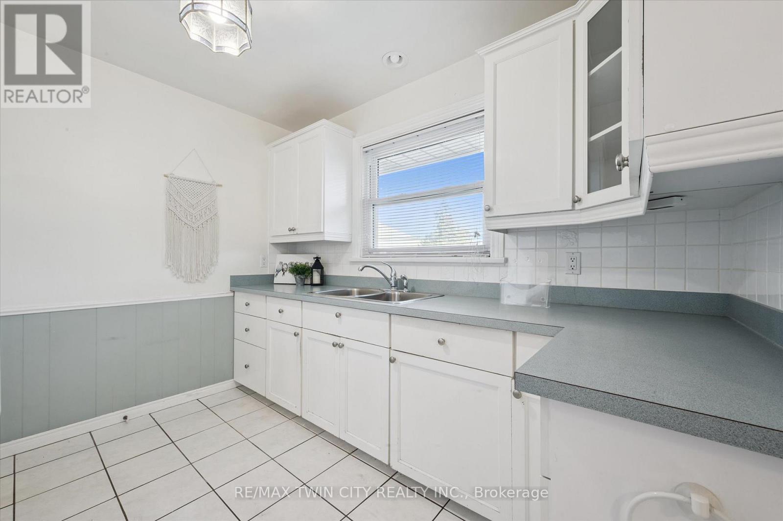 532 Victoria Street S, Kitchener, Ontario  N2M 3A9 - Photo 12 - X12516784