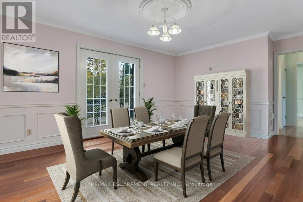 24 Lake Street, Grimsby, Ontario  L3M 2G7 - Photo 13 - X12516828