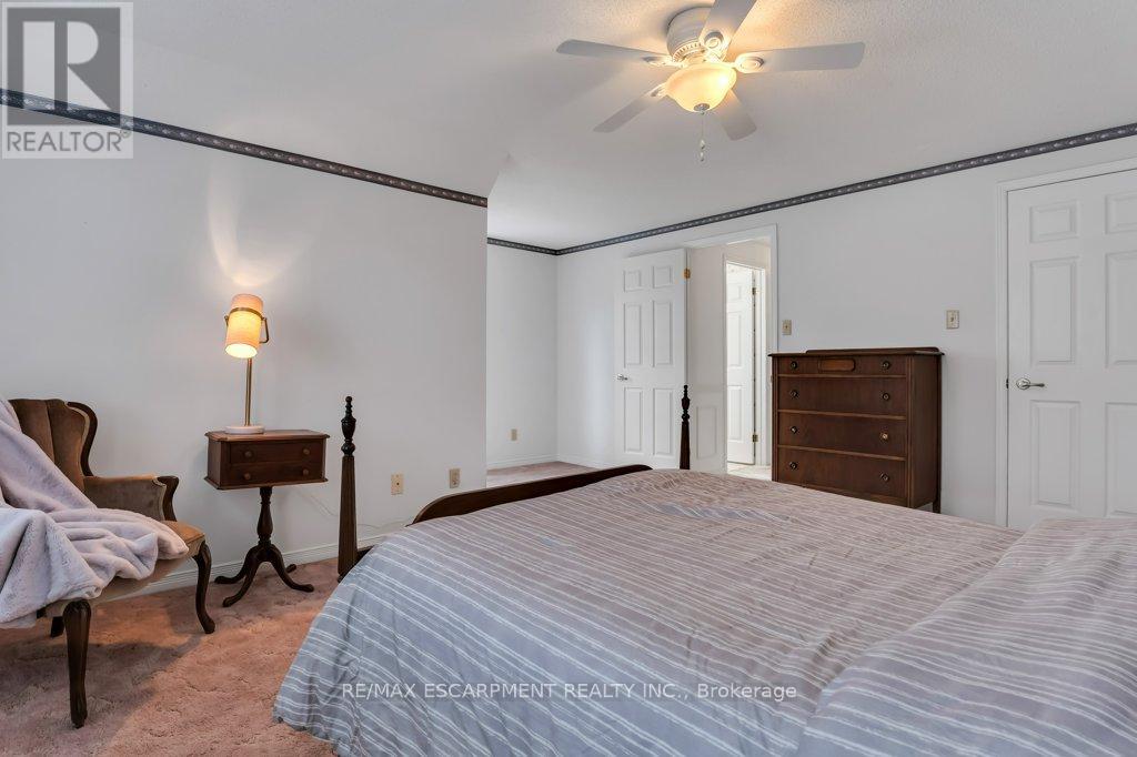 24 Lake Street, Grimsby, Ontario  L3M 2G7 - Photo 22 - X12516828