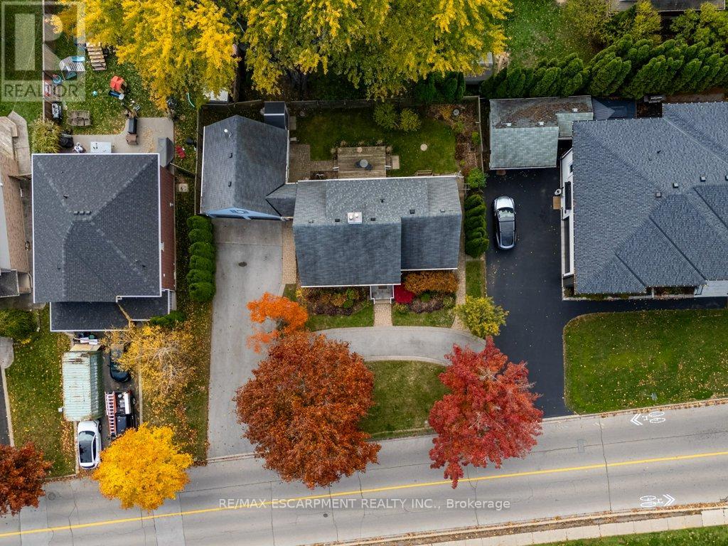 24 Lake Street, Grimsby, Ontario  L3M 2G7 - Photo 5 - X12516828