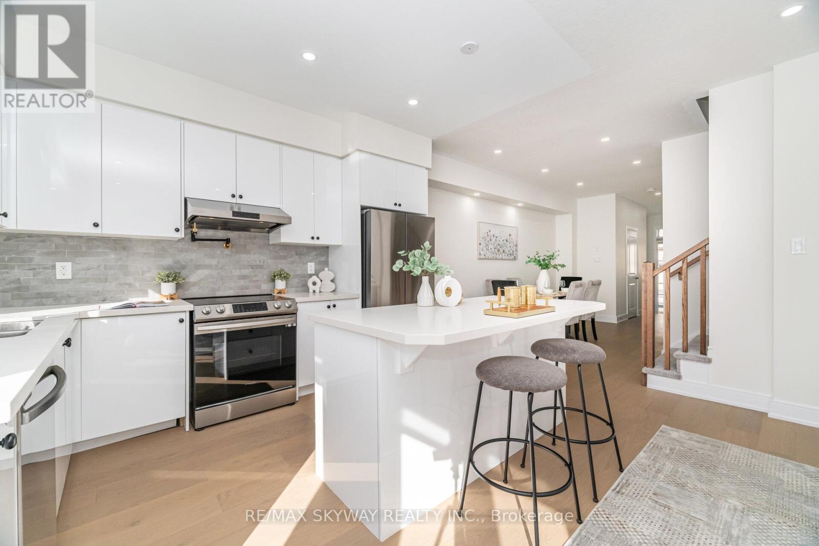 102 - 305 Garner Road W, Hamilton, Ontario  L9G 5E6 - Photo 12 - X12516842