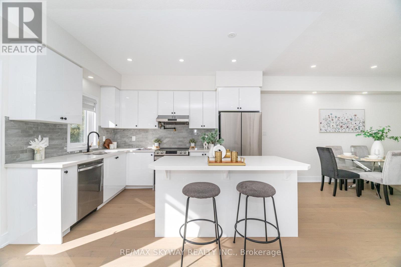 102 - 305 Garner Road W, Hamilton, Ontario  L9G 5E6 - Photo 13 - X12516842