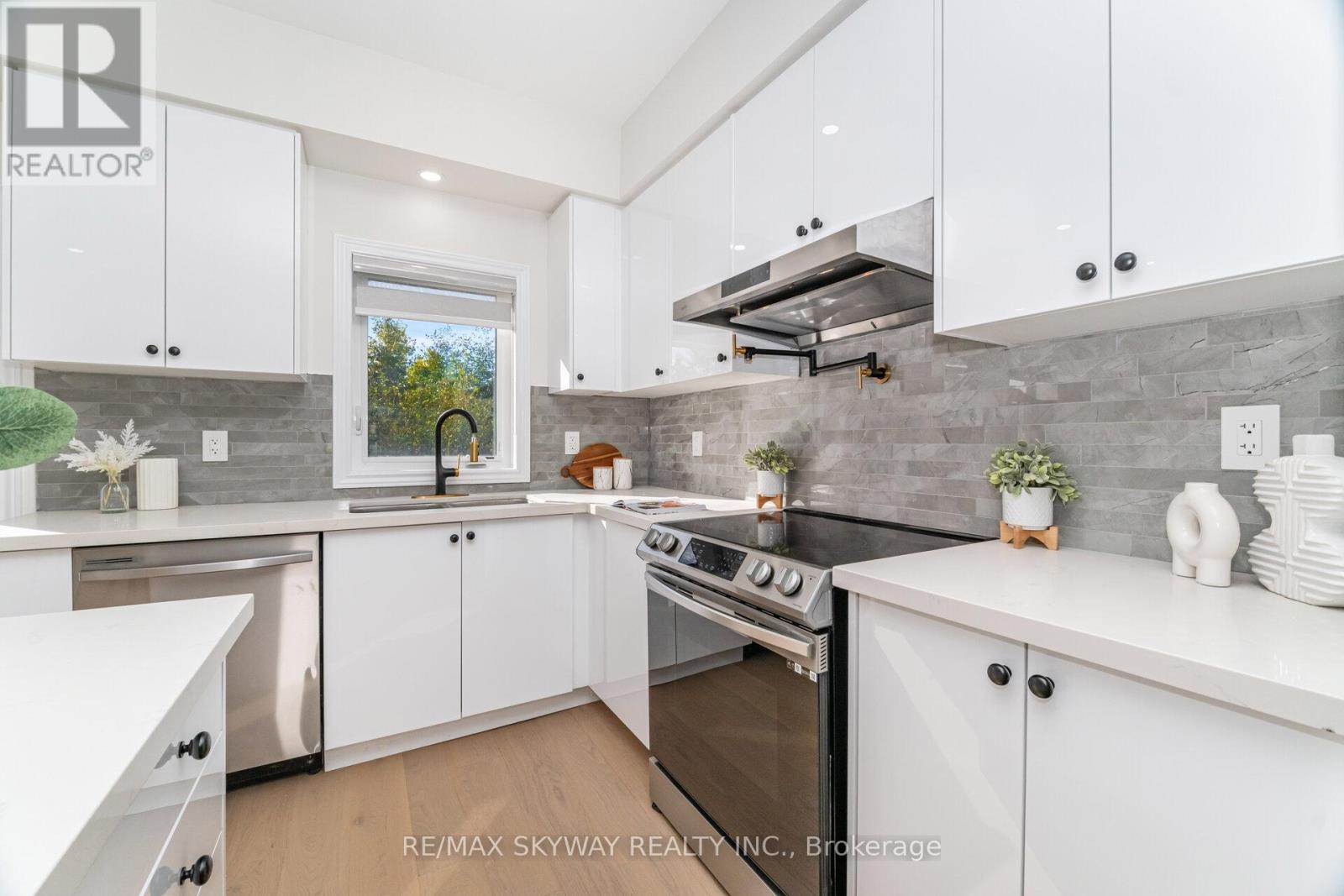 102 - 305 Garner Road W, Hamilton, Ontario  L9G 5E6 - Photo 14 - X12516842