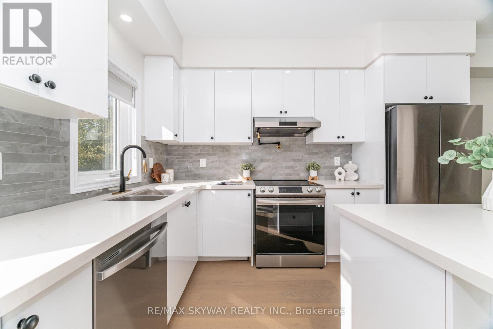 102 - 305 Garner Road W, Hamilton, Ontario  L9G 5E6 - Photo 15 - X12516842