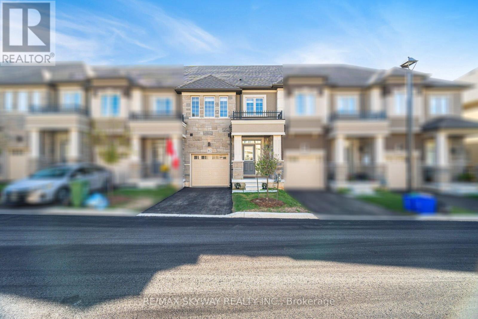 102 - 305 Garner Road W, Hamilton, Ontario  L9G 5E6 - Photo 2 - X12516842