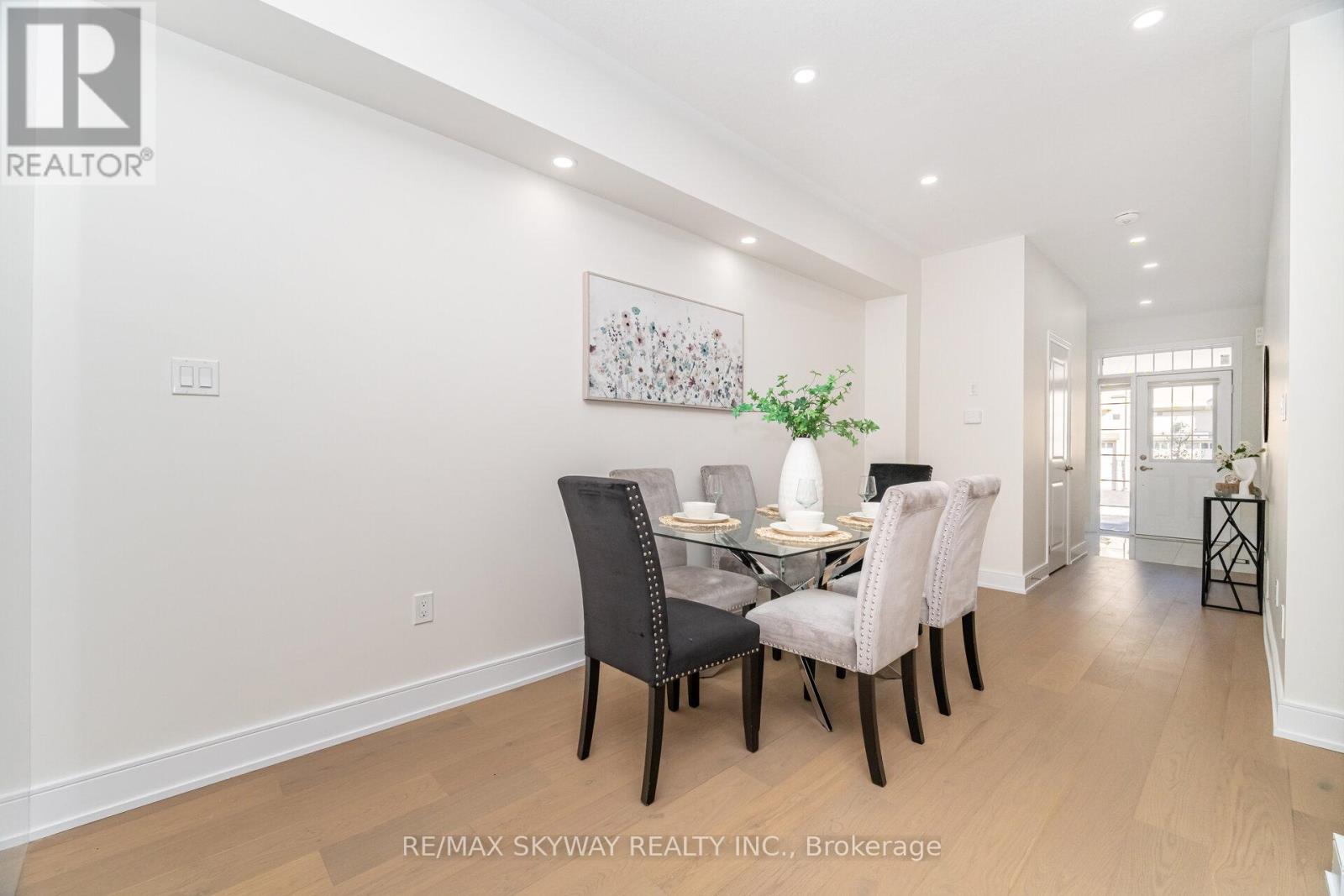 102 - 305 Garner Road W, Hamilton, Ontario  L9G 5E6 - Photo 9 - X12516842