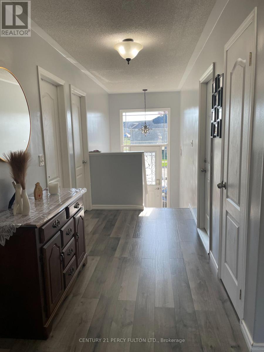 181 Parcells Crescent, Peterborough, Ontario  K9K 2P2 - Photo 3 - X12516870