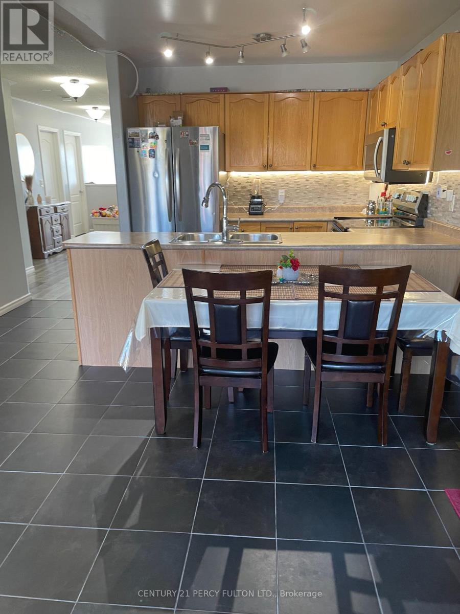 181 Parcells Crescent, Peterborough, Ontario  K9K 2P2 - Photo 6 - X12516870