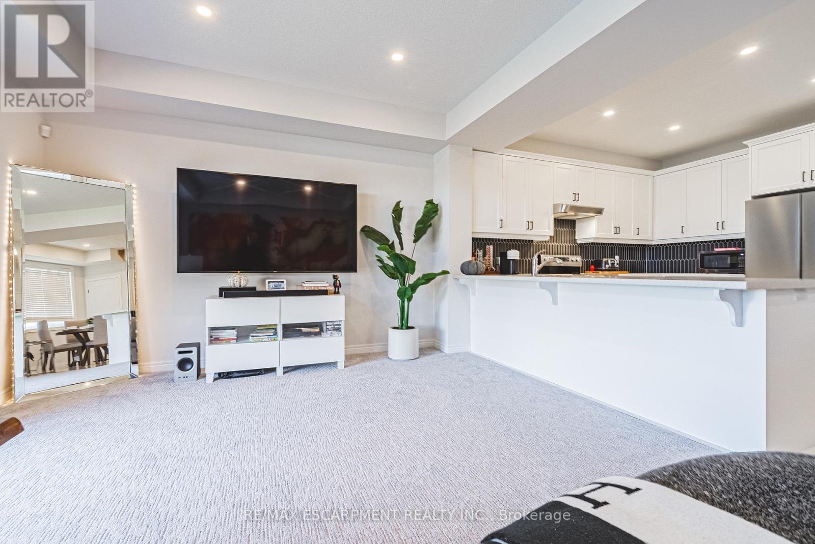 21 Zoe Lane, Hamilton, Ontario  L0R 1C0 - Photo 18 - X12516908