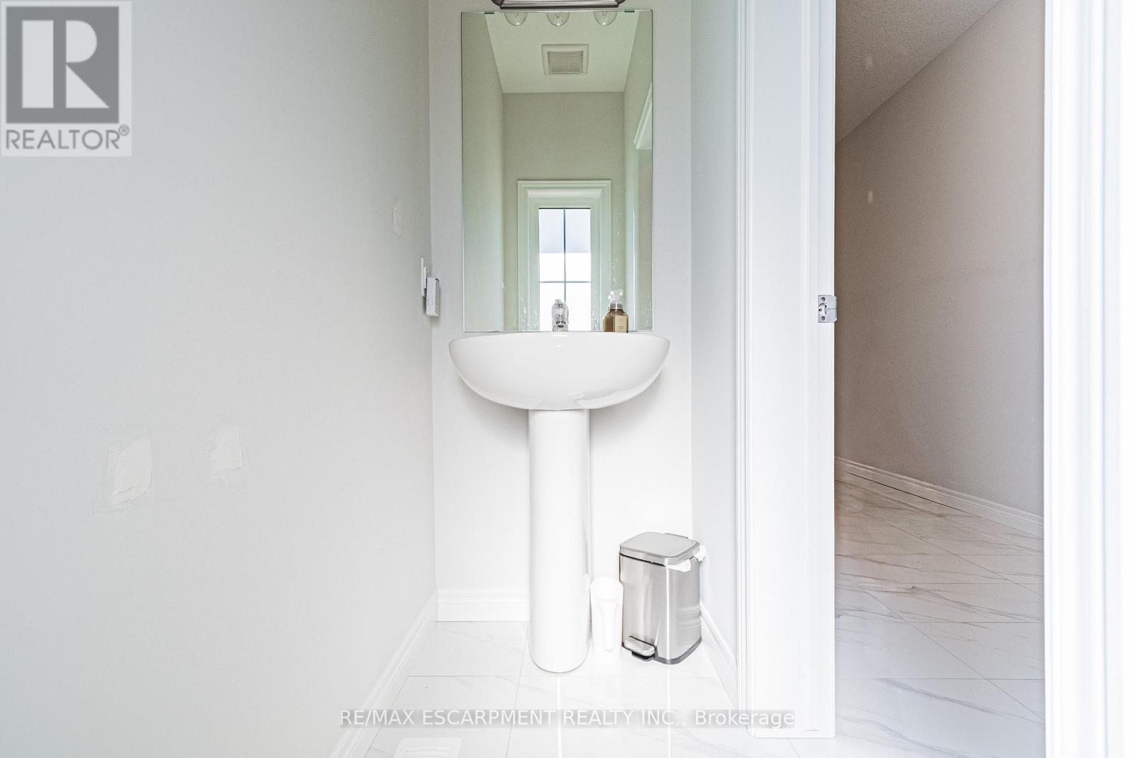 21 Zoe Lane, Hamilton, Ontario  L0R 1C0 - Photo 21 - X12516908