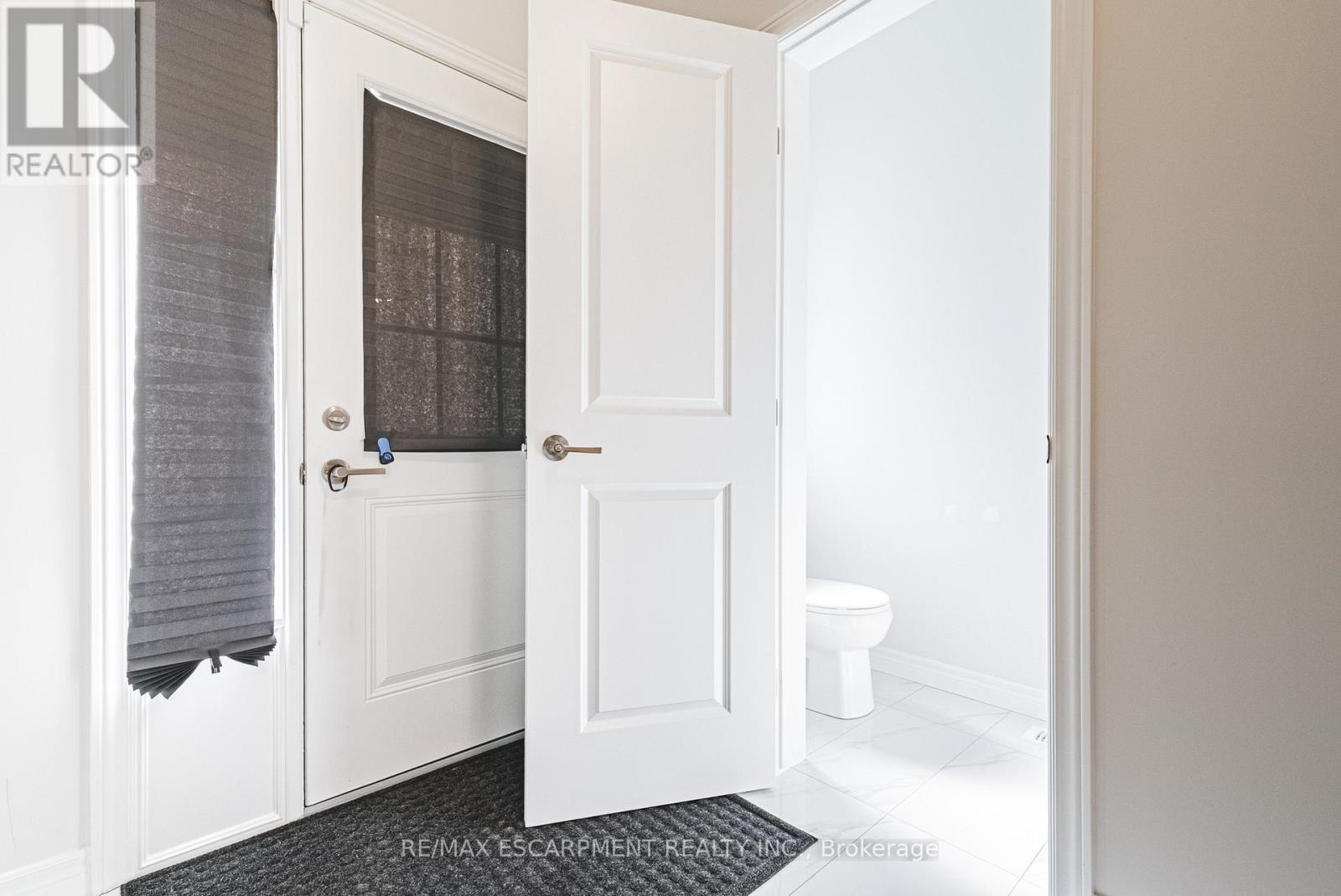 21 Zoe Lane, Hamilton, Ontario  L0R 1C0 - Photo 5 - X12516908