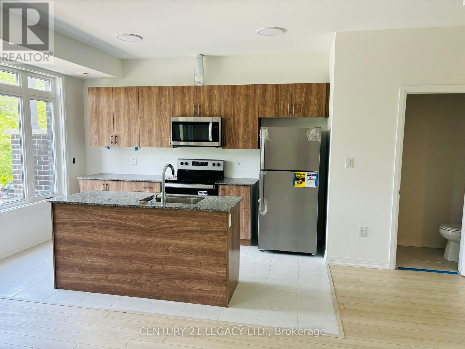 15 - 20 Sidney Rose Common Street, St. Catharines, Ontario  L2B 0B3 - Photo 2 - X12516974