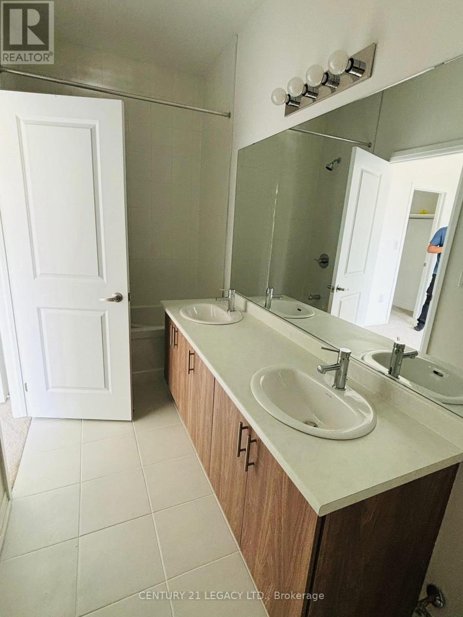 15 - 20 Sidney Rose Common Street, St. Catharines, Ontario  L2B 0B3 - Photo 4 - X12516974