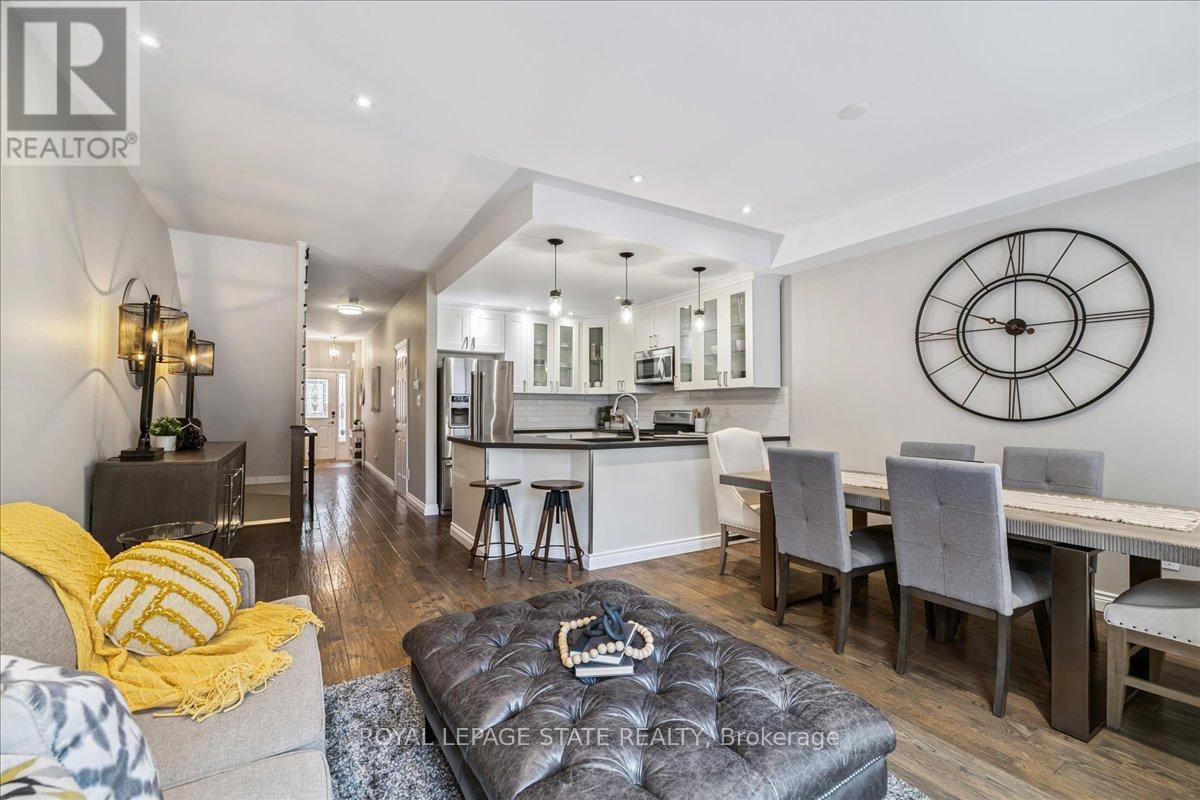 51 - 100 Beddoe Drive, Hamilton, Ontario  L8P 4Z2 - Photo 2 - X12517034