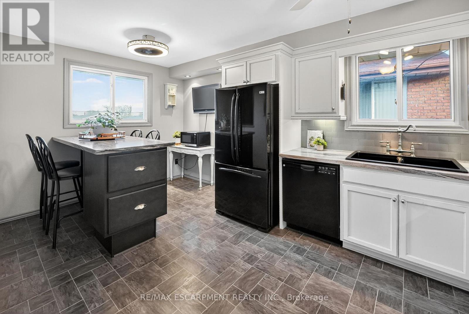 47 Rowena Court, Hamilton, Ontario  L8W 1H9 - Photo 8 - X12517036