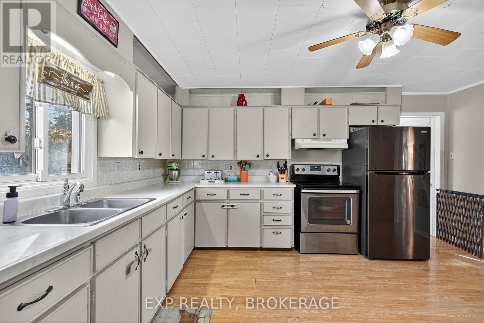 10 Miller Street, Leeds And The Thousand Islands, Ontario  K0E 1L0 - Photo 5 - X12516952