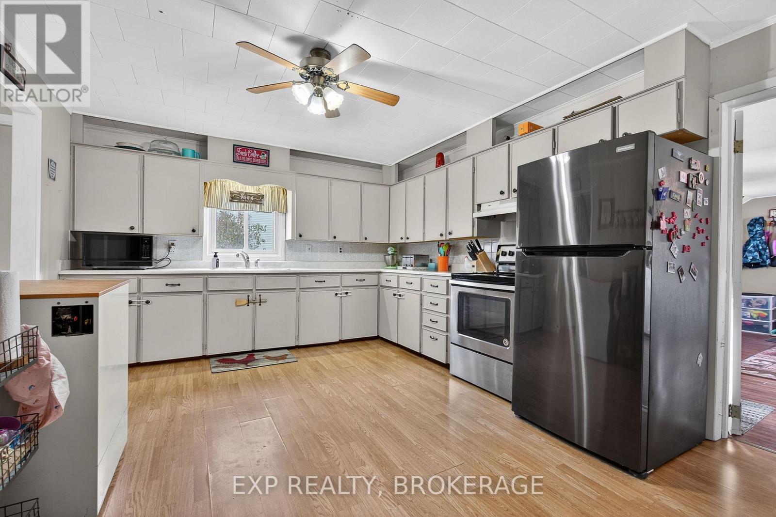 10 Miller Street, Leeds And The Thousand Islands, Ontario  K0E 1L0 - Photo 4 - X12516952