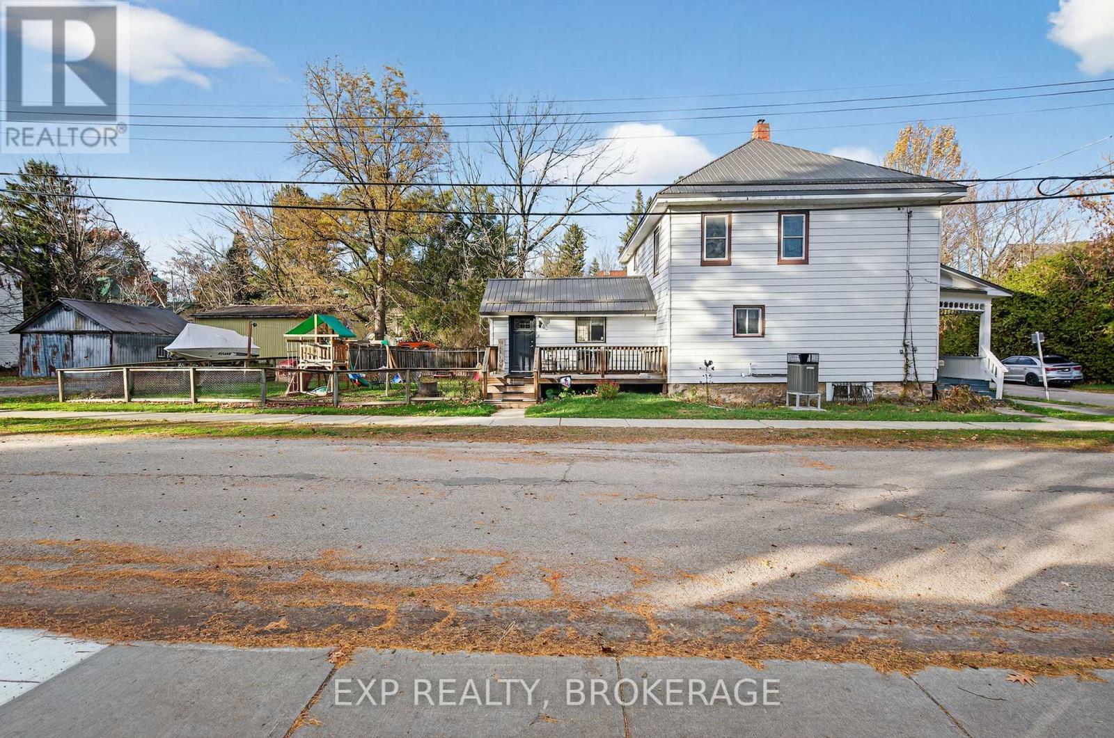 10 Miller Street, Leeds And The Thousand Islands, Ontario  K0E 1L0 - Photo 30 - X12516952