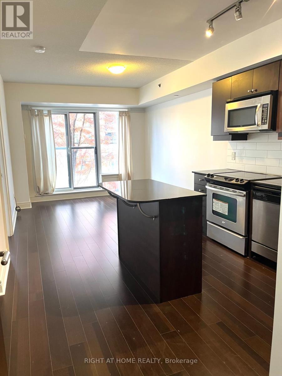 <div class="slider-price">$2,300 Monthly</div><p>212 - 701 Sheppard Avenue W, Toronto, Ontario</p>