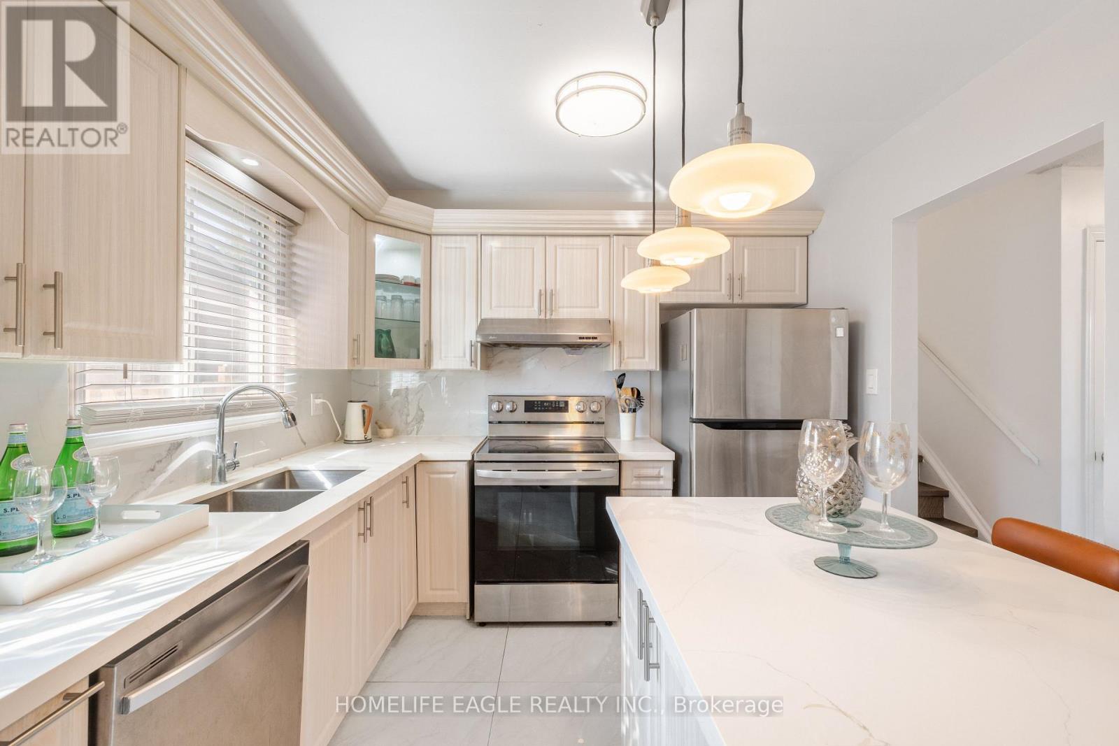 23 Maurino Court, Bradford West Gwillimbury (Bradford), Ontario  L3Z 1S6 - Photo 8 - N12516716