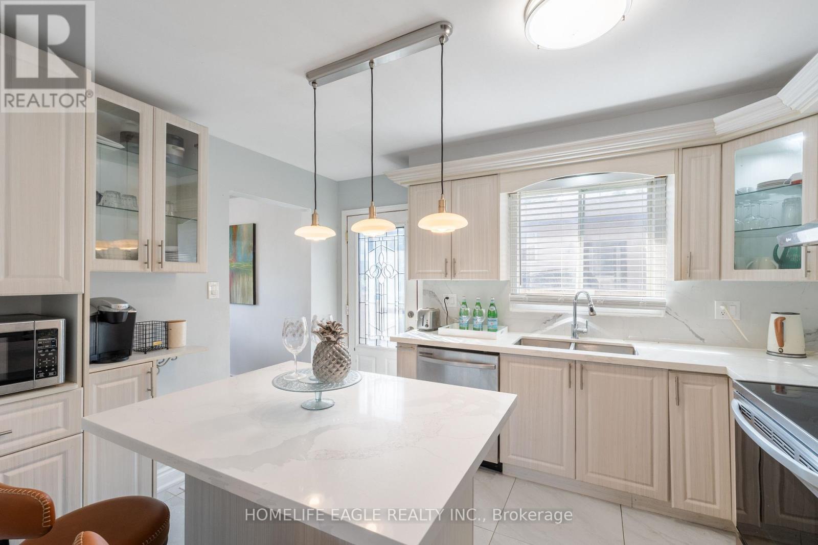 23 Maurino Court, Bradford West Gwillimbury (Bradford), Ontario  L3Z 1S6 - Photo 9 - N12516716