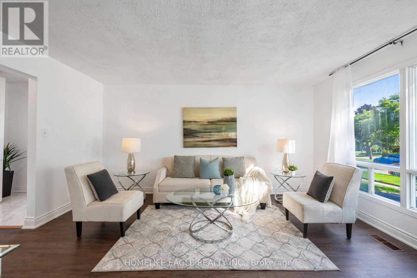 23 Maurino Court, Bradford West Gwillimbury (Bradford), Ontario  L3Z 1S6 - Photo 4 - N12516716